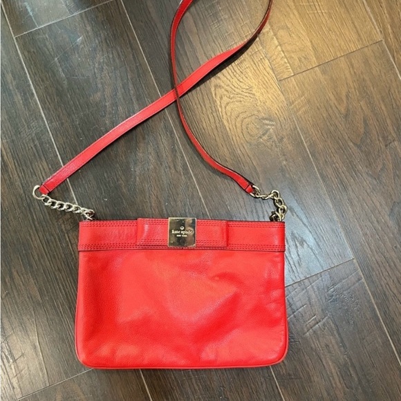 🔺Kate Spade Leather Bag
🔺Mint condition, barely used
🔺Cherry red w/gold hardware - Picture 7 of 7